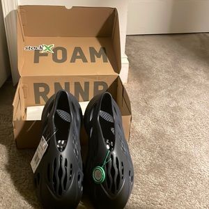 Yeezy foam runner black onyx